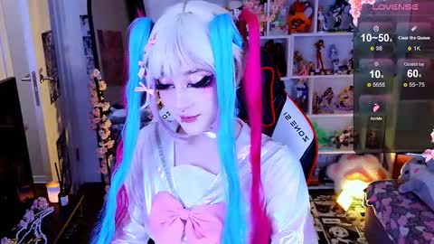 Snapshot of aki__ra chatting on March 28, 10:42 pm Aki online show from March 28, 10:42 pm