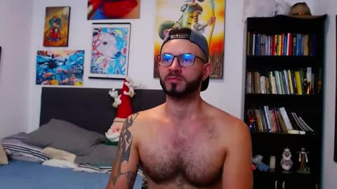Snapshot of akiles_r chatting on December 4, 12:08 am akiles online show from December 4, 12:08 am