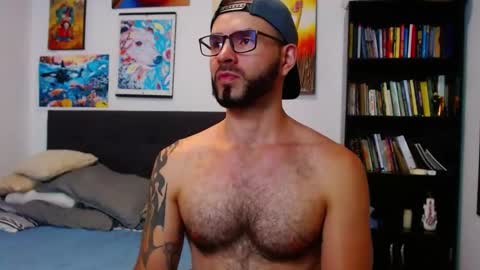 Snapshot of akiles_r chatting on December 10, 2:05 am akiles online show from December 10, 2:05 am