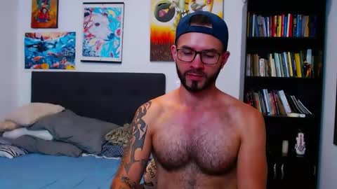 Snapshot of akiles_r chatting on December 13, 1:15 am akiles online show from December 13, 1:15 am