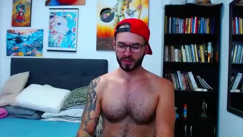 Snapshot of akiles_r chatting on December 19, 11:03 pm akiles online show from December 19, 11:03 pm
