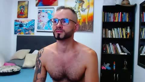 Snapshot of akiles_r chatting on December 20, 11:26 pm akiles online show from December 20, 11:26 pm