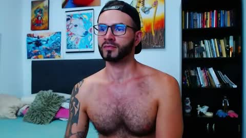 Snapshot of akiles_r chatting on January 7, 1:06 am akiles online show from January 7, 1:06 am