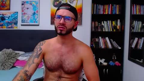 Snapshot of akiles_r chatting on January 7, 9:57 pm akiles online show from January 7, 9:57 pm