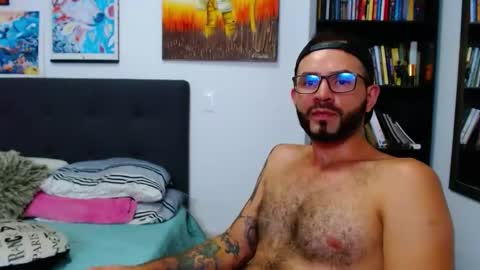 Snapshot of akiles_r chatting on January 9, 2:01 am akiles online show from January 9, 2:01 am