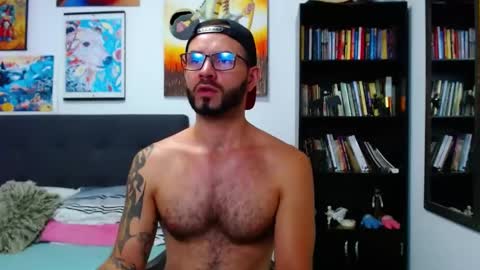 Snapshot of akiles_r chatting on January 10, 2:04 am akiles online show from January 10, 2:04 am