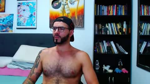 Snapshot of akiles_r chatting on January 16, 1:27 am akiles online show from January 16, 1:27 am
