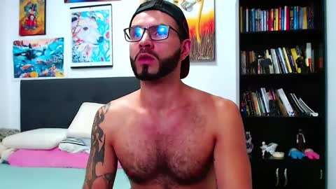 Snapshot of akiles_r chatting on January 21, 2:33 am akiles online show from January 21, 2:33 am