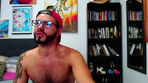 Snapshot of akiles_r chatting on January 24, 3:00 am akiles online show from January 24, 3:00 am