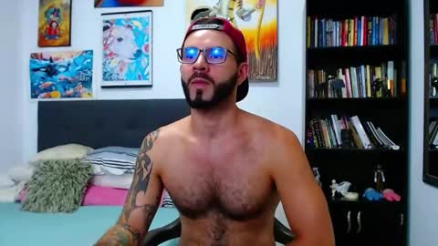 Snapshot of akiles_r chatting on January 28, 1:39 am akiles online show from January 28, 1:39 am