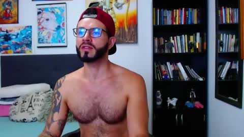 Snapshot of akiles_r chatting on February 3, 11:26 pm akiles online show from February 3, 11:26 pm