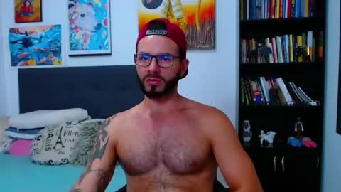 Snapshot of akiles_r chatting on February 5, 2:08 am akiles online show from February 5, 2:08 am