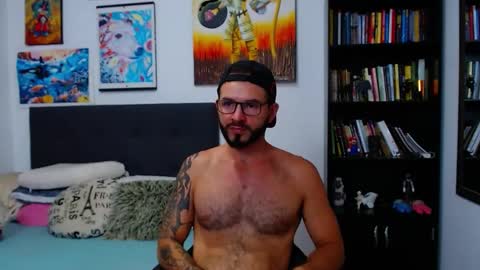 Snapshot of akiles_r chatting on February 5, 11:17 pm akiles online show from February 5, 11:17 pm