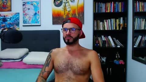 Snapshot of akiles_r chatting on February 13, 2:12 am akiles online show from February 13, 2:12 am