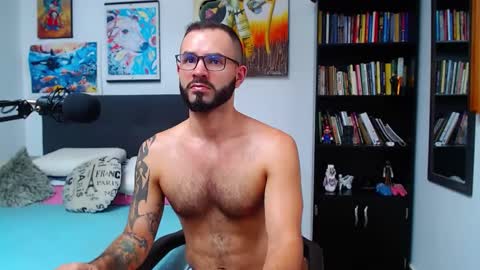 Snapshot of akiles_r chatting on February 13, 9:17 pm akiles online show from February 13, 9:17 pm