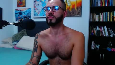 Snapshot of akiles_r chatting on February 15, 2:26 am akiles online show from February 15, 2:26 am