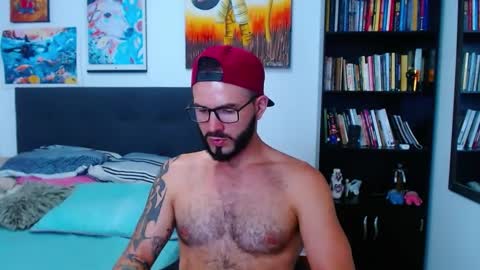 Snapshot of akiles_r chatting on February 18, 2:05 am akiles online show from February 18, 2:05 am