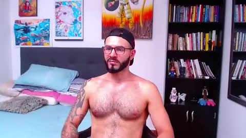Snapshot of akiles_r chatting on February 18, 9:20 pm akiles online show from February 18, 9:20 pm