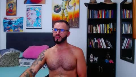 Snapshot of akiles_r chatting on February 24, 10:03 pm akiles online show from February 24, 10:03 pm