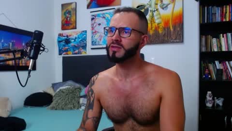 Snapshot of akiles_r chatting on February 25, 1:41 am akiles online show from February 25, 1:41 am