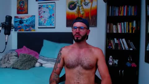 Snapshot of akiles_r chatting on February 27, 9:14 pm akiles online show from February 27, 9:14 pm