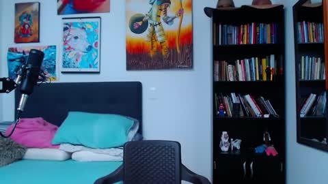 Snapshot of akiles_r chatting on March 4, 9:22 pm akiles online show from March 4, 9:22 pm
