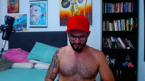 Snapshot of akiles_r chatting on March 5, 1:31 am akiles online show from March 5, 1:31 am