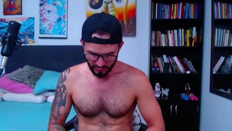 Snapshot of akiles_r chatting on March 5, 10:10 pm akiles online show from March 5, 10:10 pm