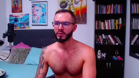 Snapshot of akiles_r chatting on March 6, 9:53 pm akiles online show from March 6, 9:53 pm