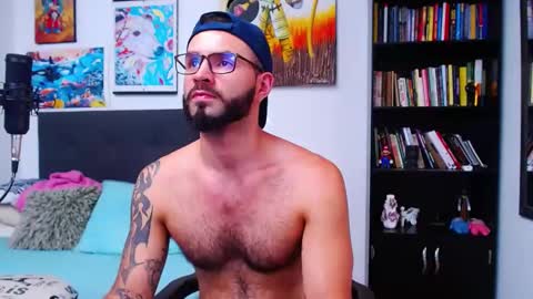 Snapshot of akiles_r chatting on March 10, 10:13 pm akiles online show from March 10, 10:13 pm