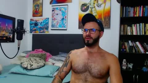 Snapshot of akiles_r chatting on March 11, 1:16 am akiles online show from March 11, 1:16 am