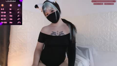 Snapshot of akira_amy chatting on October 31, 11:22 am Amilia online show from October 31, 11:22 am