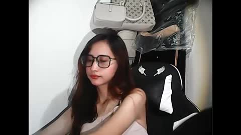 Snapshot of akira_z101 chatting on December 26, 11:43 am akira_z101 online show from December 26, 11:43 am