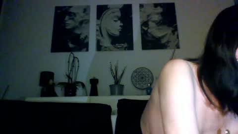 Snapshot of akiramihaela chatting on April 4, 4:37 pm MIHAELA online show from April 4, 4:37 pm