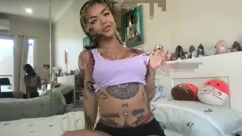 Snapshot of akirazayy chatting on January 7, 9:50 pm Akira Zay online show from January 7, 9:50 pm