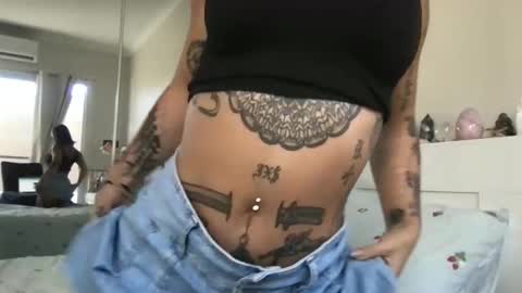 Snapshot of akirazayy chatting on January 8, 9:17 pm Akira Zay online show from January 8, 9:17 pm