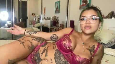 Snapshot of akirazayy chatting on February 2, 10:47 am Akira Zay online show from February 2, 10:47 am