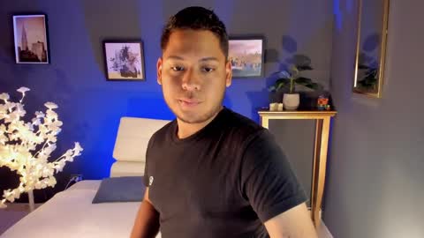 Snapshot of akon_2 chatting on April 4, 1:19 pm Akoon online show from April 4, 1:19 pm