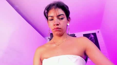 Snapshot of alahia__rodriguez chatting on November 17, 12:00 pm Alahia Rodriguez online show from November 17, 12:00 pm