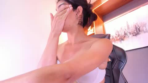 Snapshot of alahia__rodriguez chatting on February 1, 12:15 pm Alahia Rodriguez online show from February 1, 12:15 pm