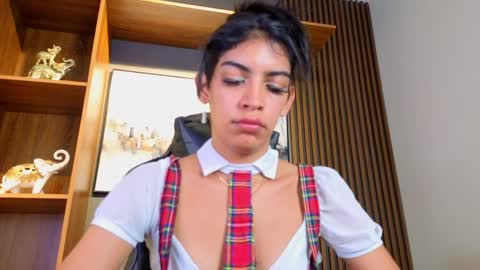 Snapshot of alahia__rodriguez chatting on April 3, 12:25 pm Alahia Rodriguez online show from April 3, 12:25 pm