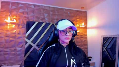 ALAHIA online show from October 3, 11:40 am