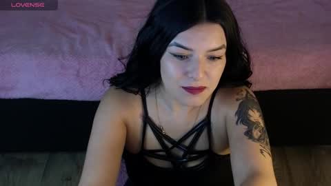 Snapshot of alahia_demon chatting on December 2, 1:36 am alahia online show from December 2, 1:36 am