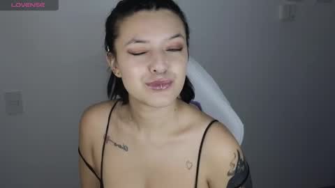 Snapshot of alahia_demon chatting on December 17, 7:07 am alahia online show from December 17, 7:07 am