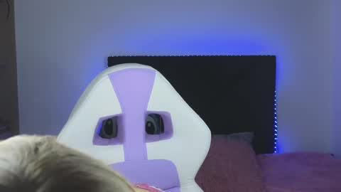 Snapshot of alahia_demon chatting on February 19, 2:12 am alahia online show from February 19, 2:12 am