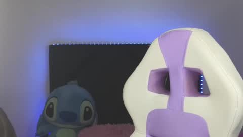Snapshot of alahia_demon chatting on February 19, 5:16 am alahia online show from February 19, 5:16 am