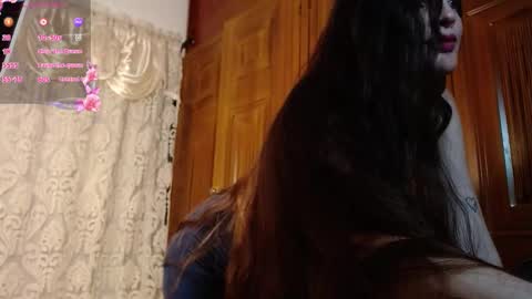 Snapshot of alahia_sky chatting on January 15, 1:10 am online show from January 15, 1:10 am