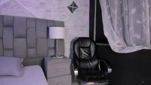 Snapshot of alahiaa1_ chatting on September 13, 4:12 am Alahia online show from September 13, 4:12 am