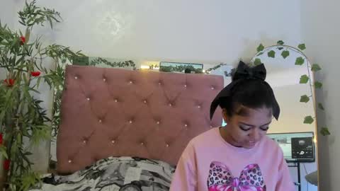 Snapshot of alaia2_ chatting on April 23, 12:15 pm Alaia2 online show from April 23, 12:15 pm