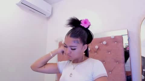 Snapshot of alaia2_ chatting on May 14, 12:56 pm Alaia2 online show from May 14, 12:56 pm